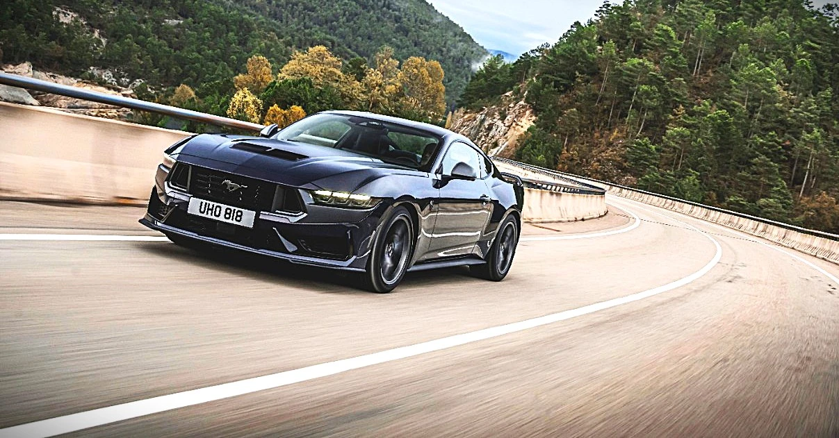 2025_FORD_MUSTANG_DARK-HORSE_06