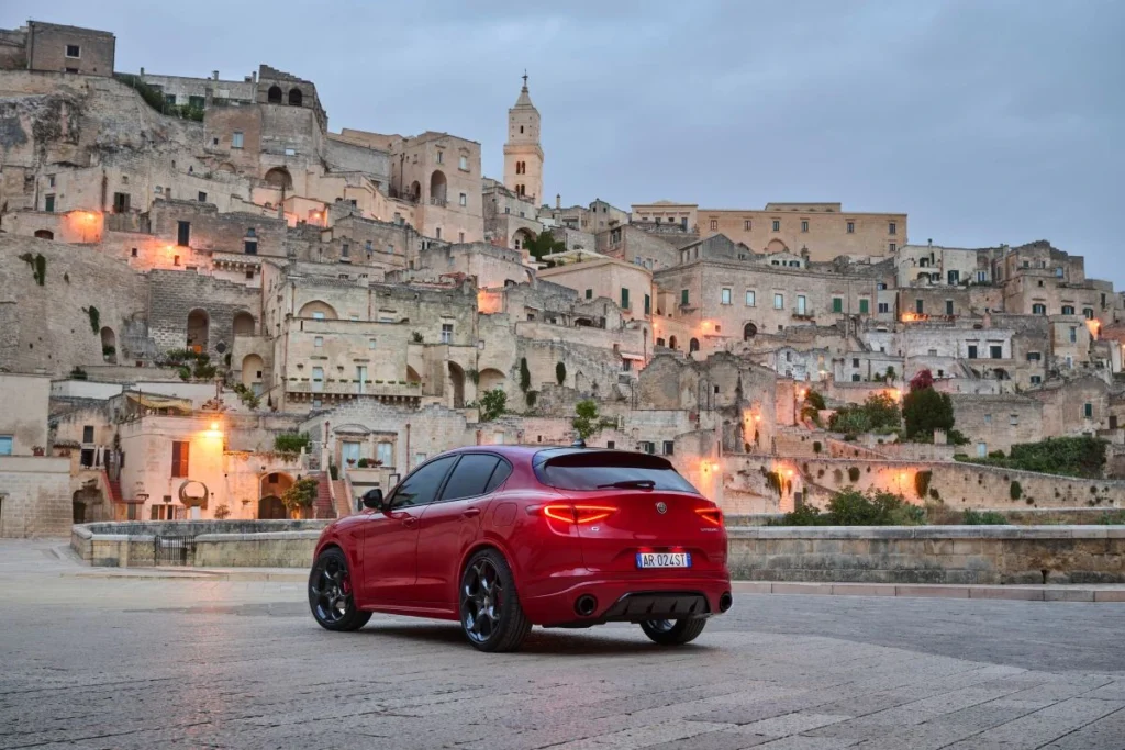 2025 Alfa Romeo Stelvio