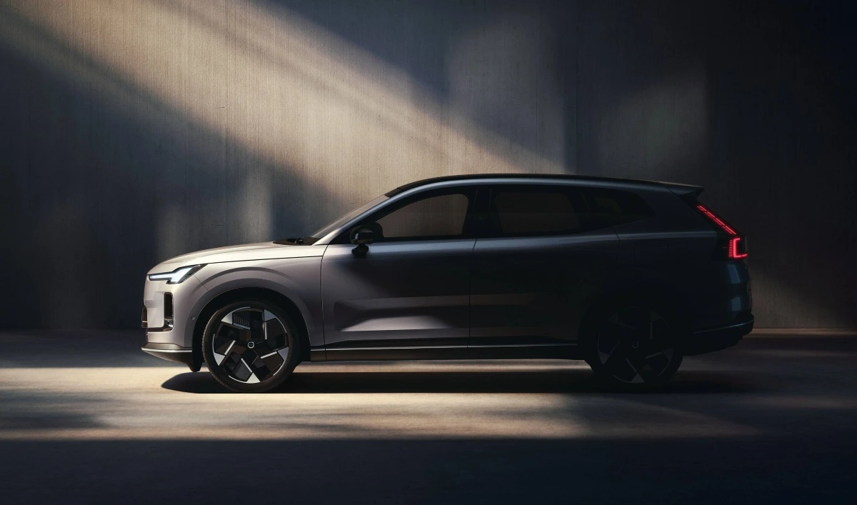 New Volvo XC70 PHEV