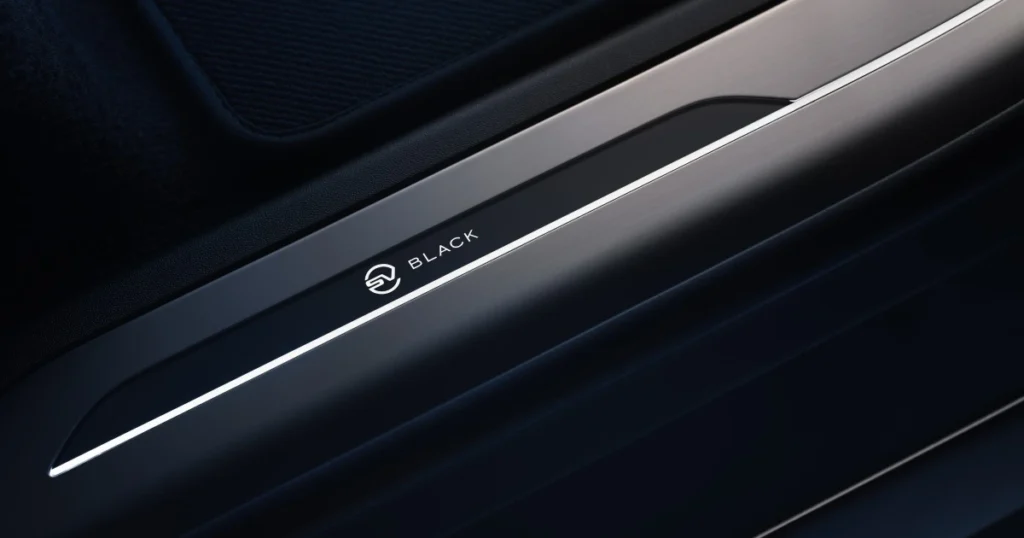 New Range Rover Sport SV Black