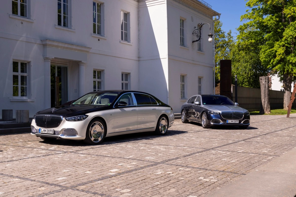 Mercedes V-12 engine, Mercedes Maybach S 680. side view